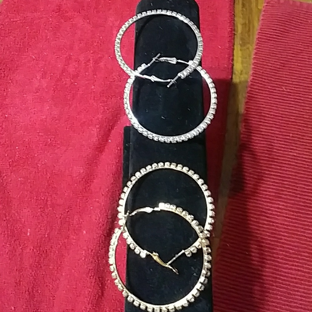 Gold Tone or Silver Tone Hoop Earrings!! - Picture 2 of 5